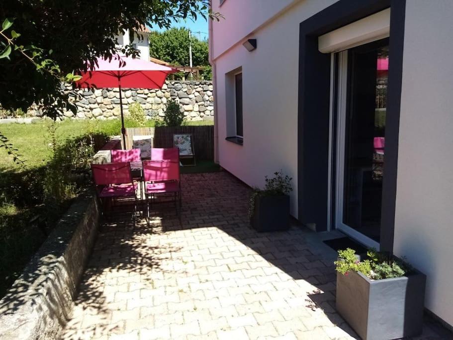 Gîte Le temps d'une pause terrasse et piscine Coubon Extérieur photo